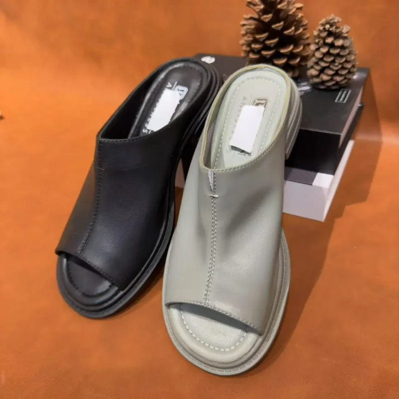 Factory Direct Customizable Summer Open-Toe Women's Beach Sandals Solid Color Simple Style Slip-On Closure for Outdoor Use