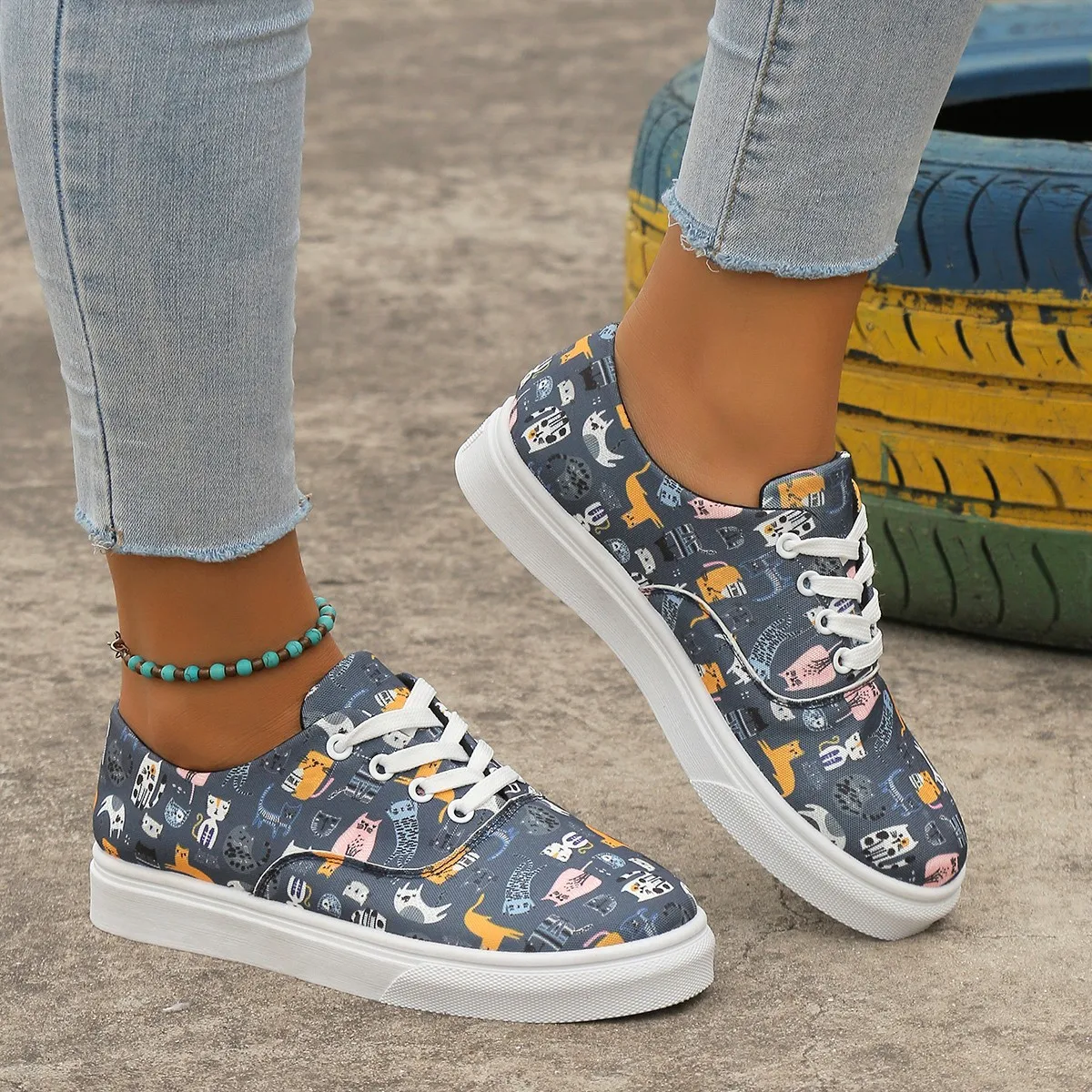 Floral Lace-Up Flat Canvas Shoes for Spring Wear-Resistant and Non-Slip Fashion Trend Lining Material - Image 5
