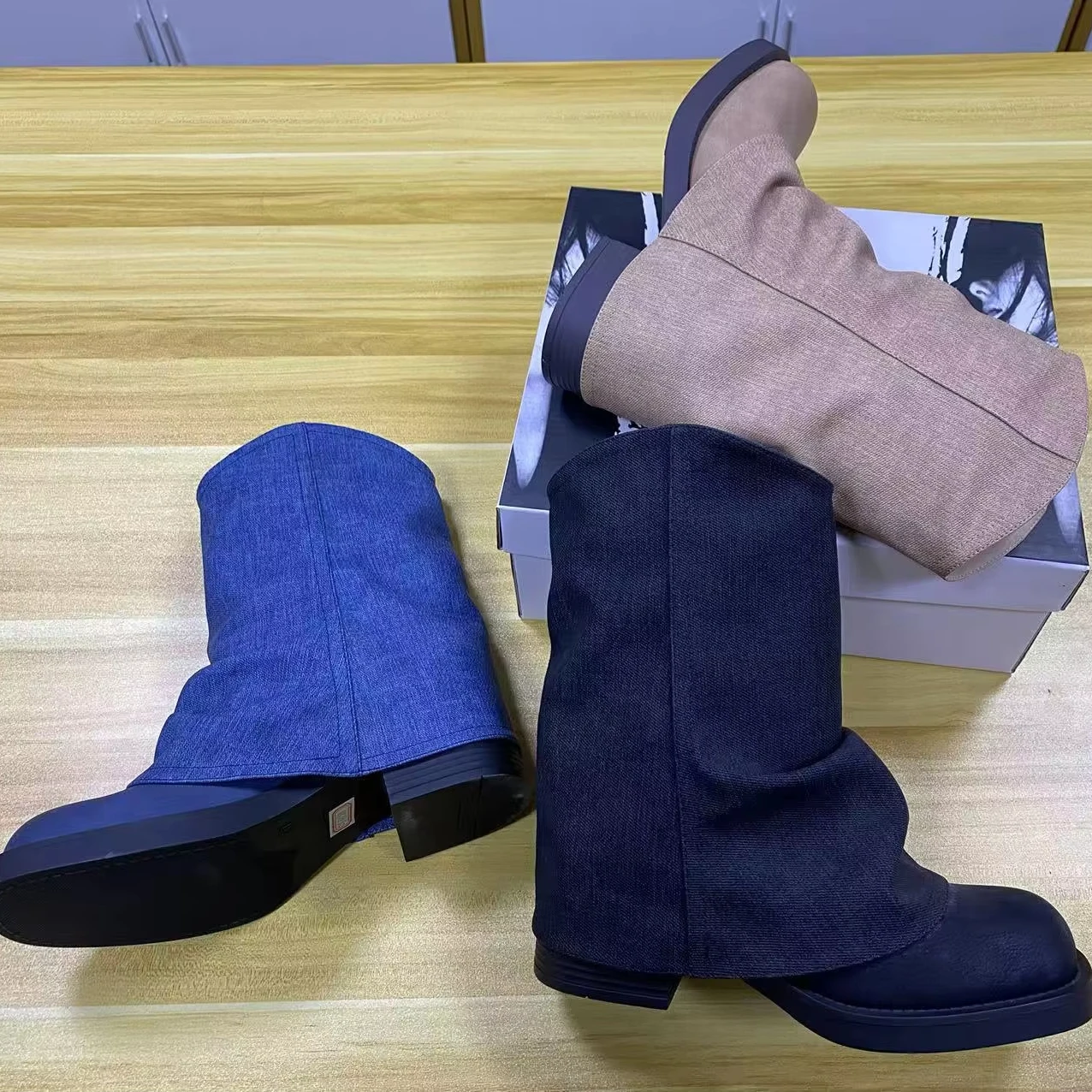 Hot Selling Women's Short Platform Boots with Chunky Heel Waterproof Height Increasing Fashionable Comfortable for Autumn Winter