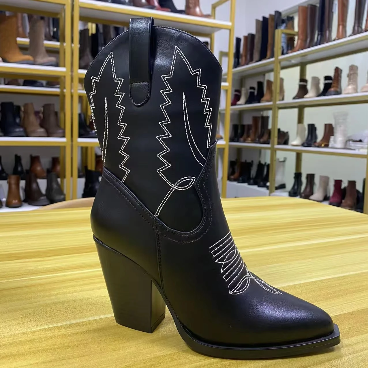 Wholesale Autumn Winter High Quality Embroidery Women Boots Thick Heel Ankle Boots