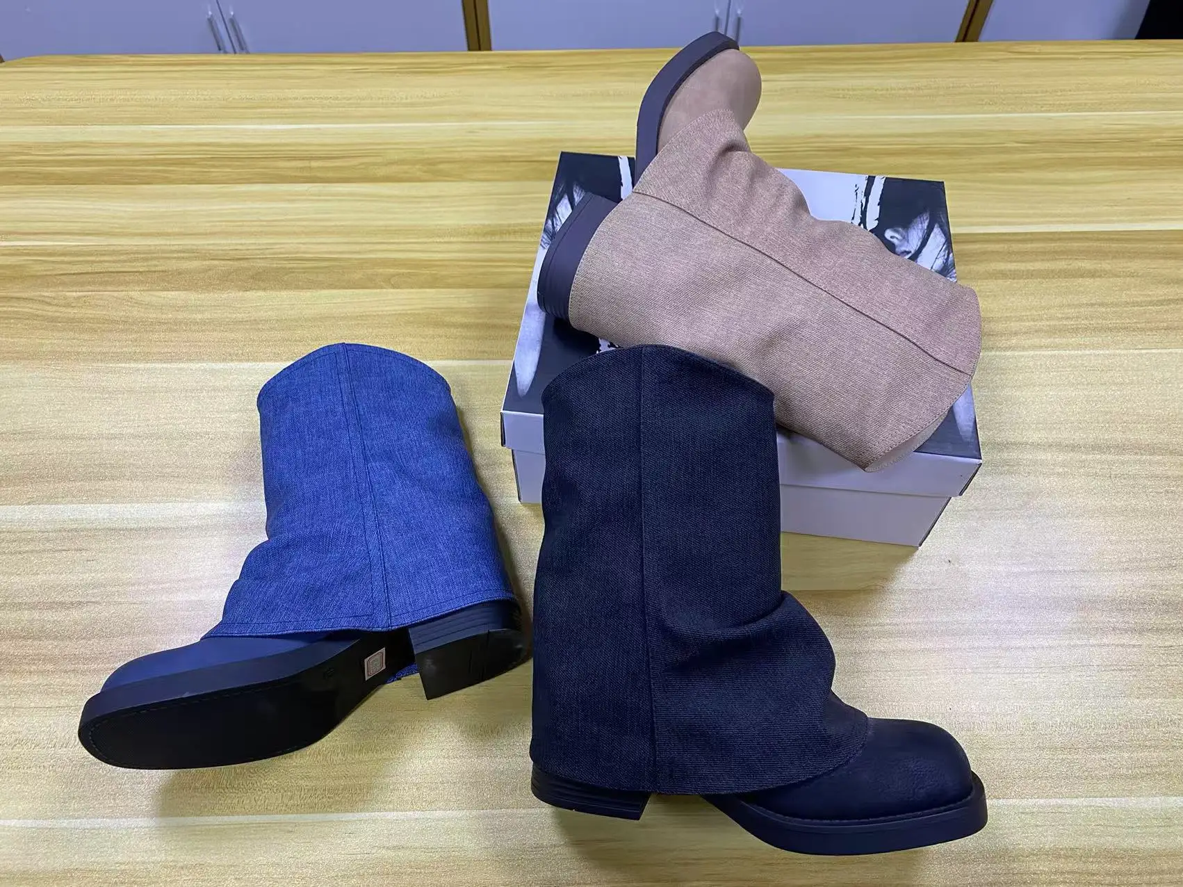 Hot Selling Women's Short Platform Boots with Chunky Heel Waterproof Height Increasing Fashionable Comfortable for Autumn Winter - 图片 4